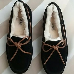 UGG  moccasins
